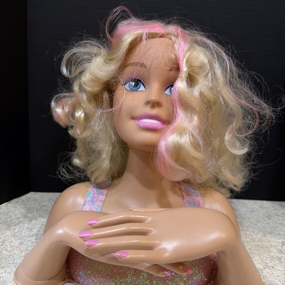 Mattel Barbie Deluxe Styling Head Tilt Neck Movable Lower Arms 2015